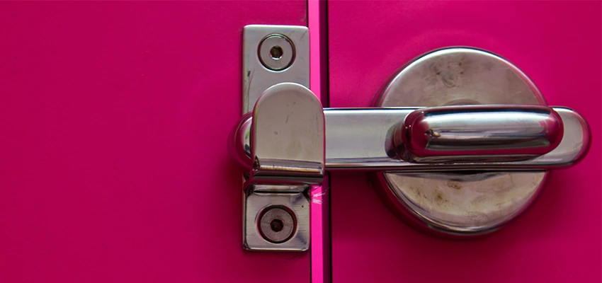 Childproof Gate Lock in Franklin, California
